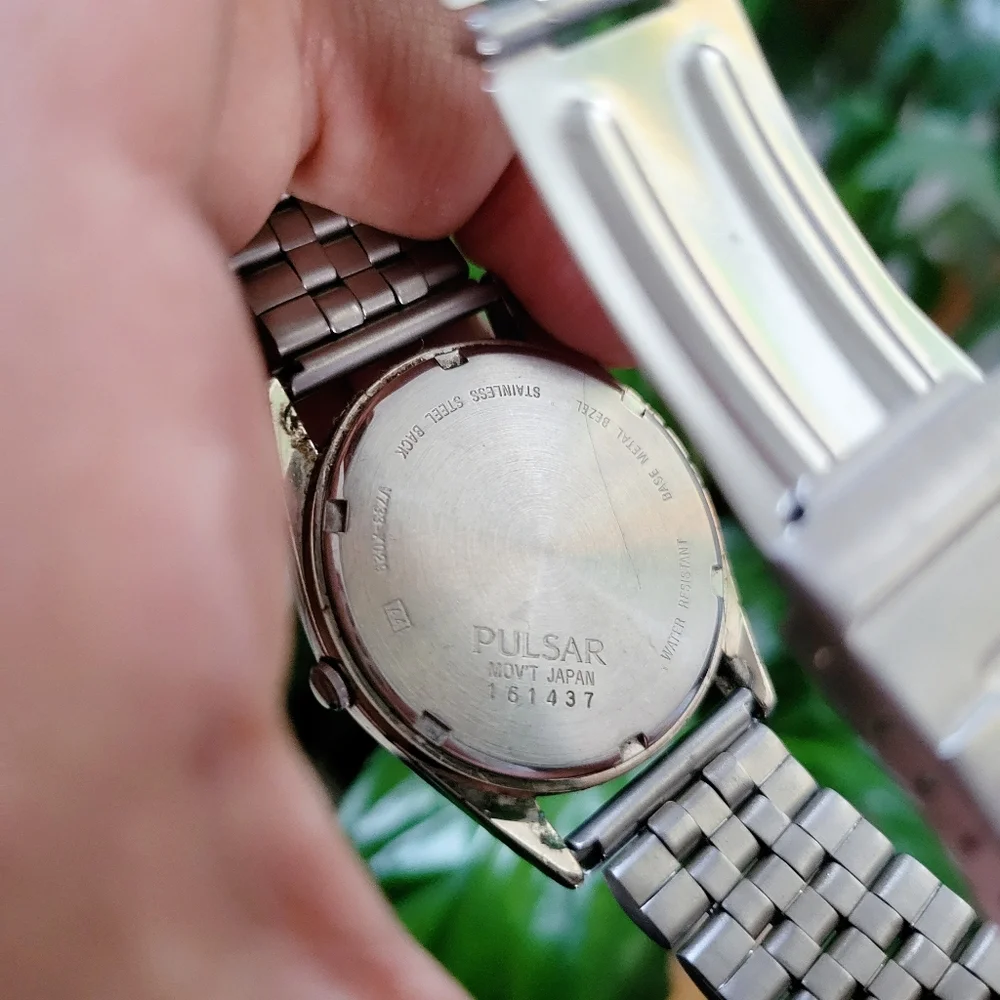 Classic Pulsar Silver Calendar Watch
